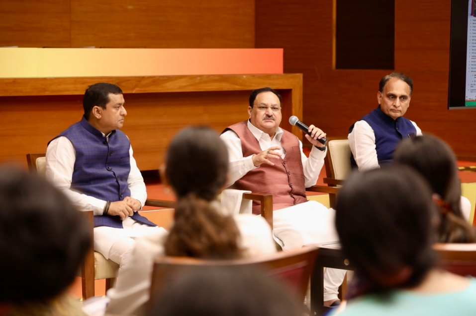 “भाजपा को जानें (Know BJP)” अभियान के तहत आज सोमवार को पार्टी के केंद्रीय कार्यालय में दिल्ली विश्वविद्यालय के छात्रों के साथ संवाद 